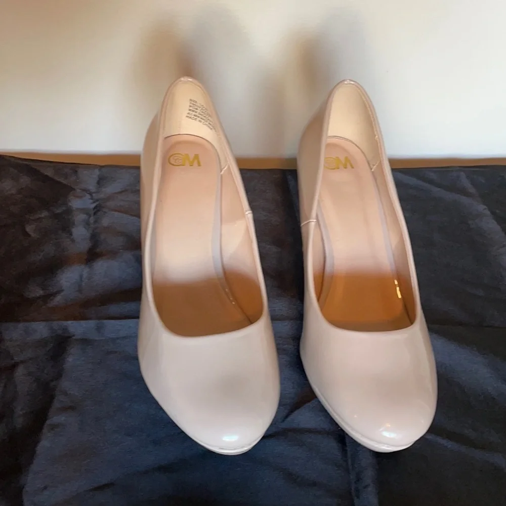 Nude heels (approx 2 inch), 10W - Picture 1 of 5